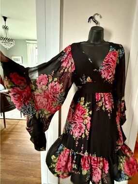 Betsey Johnson Floral Black & Pink Dress with Flowing Bell Sleeves Size 8